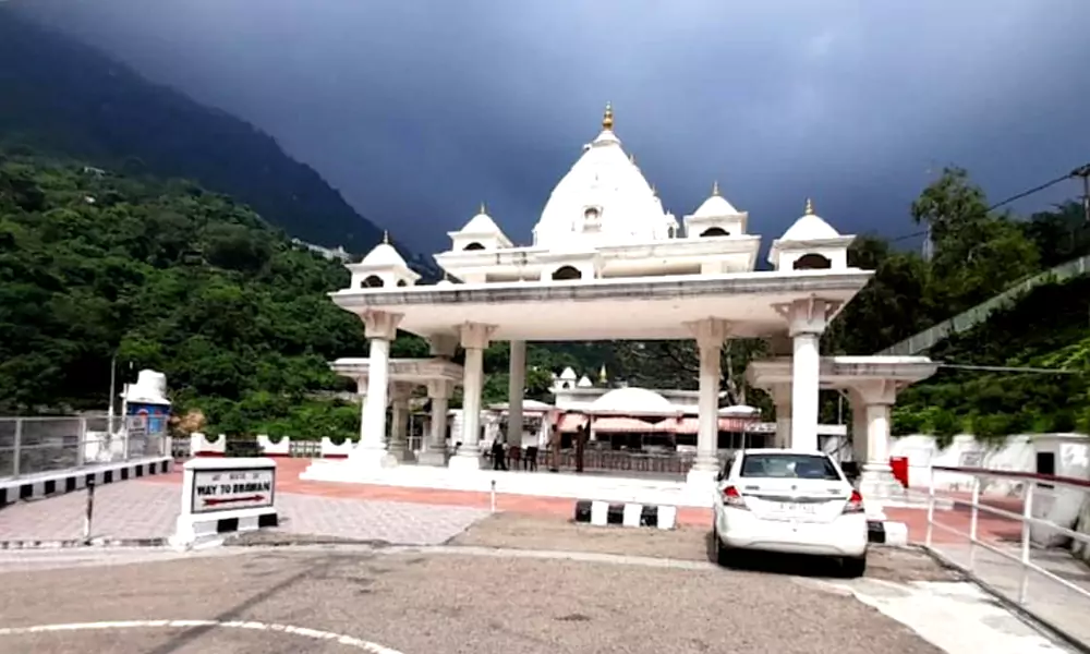 Vaishno Devi Tour by Car: A Spiritual Road Trip With Driver